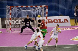 The Unbreakable 6 - 0 Handball Defense Strategy