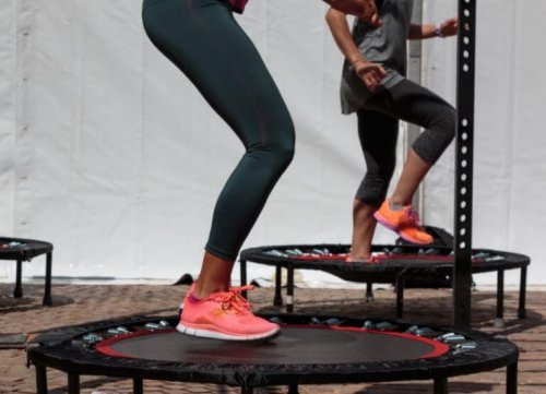 Skipping on the trampoline burns many calories