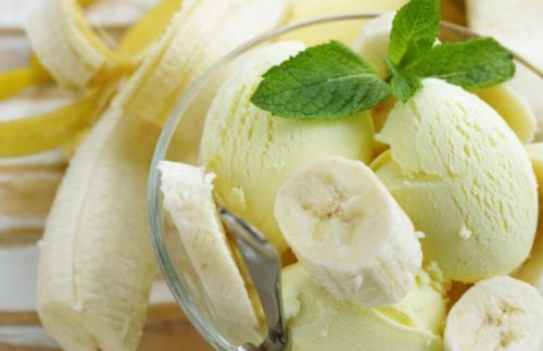 Healthy banana ice cream