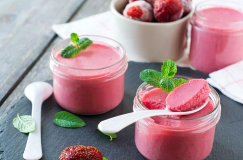 A light mousse with strawberry a a refreshing snack
