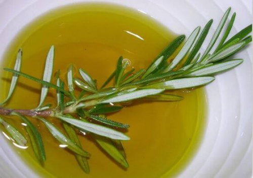 Rosemary oil as a natural additive.