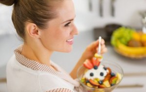 Woman eating a healthy surfer's diet