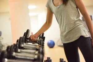 Dumbbell Shrugs: how to do them correctly