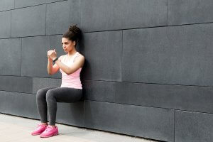 Woman doing squats to get rid of inner thigh fat