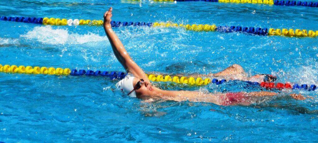 backstroke swimming style