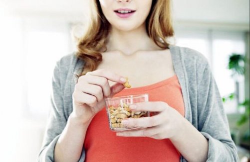 Nuts are a healthy snack in moderation