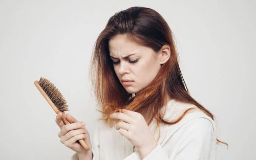 woman hair loss lack of protein 