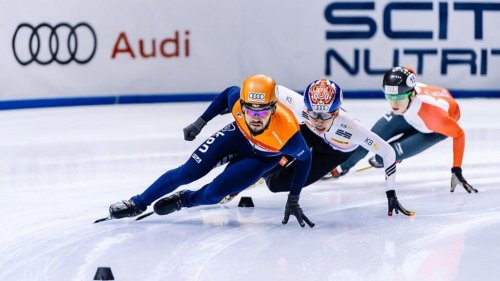 Professional speed skating on short track competition