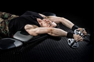 Dumbbell Pullover to Activate the Pectoral and Back Muscles