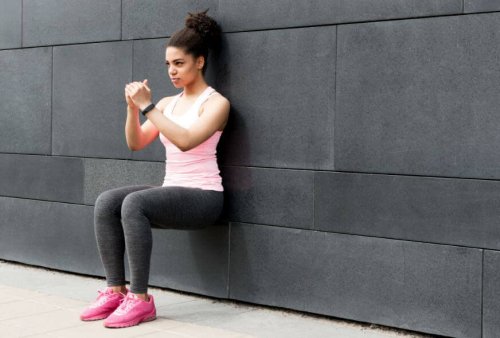 Isometric squat against the wall 