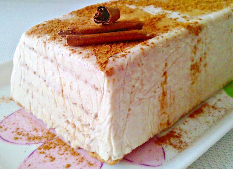 Healthy cheese and cinnamon ice cream cake