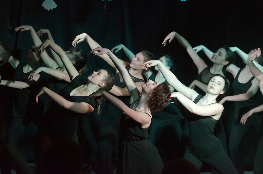 contemporary dance elements