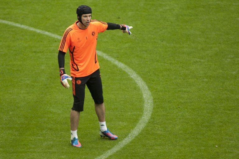 Petr Cech pointing in the middle of a soccer field