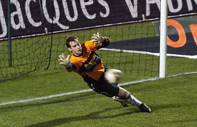 Petr Cech in the middle of one of his impressive blocks