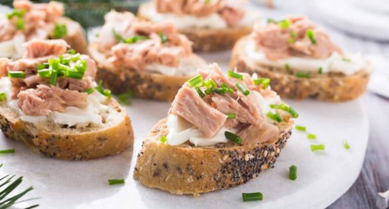 Several tuna sandwich bites that are rich in protein and antioxidants