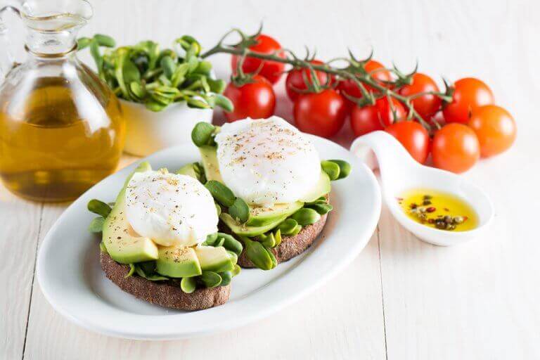 Avocado toast is an example of a healthy breakfast to get a flat belly