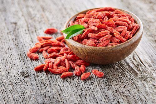 One of the biggest benefits of this oriental fruit is its antioxidant effect.