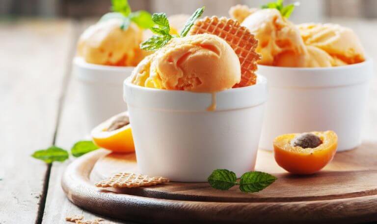 3 bowls of apricot ice cream to illustrate the recipe.