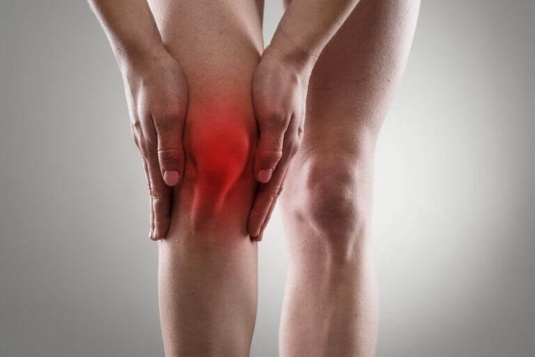 An illustration of the pain area that happens with a dislocated kneecap