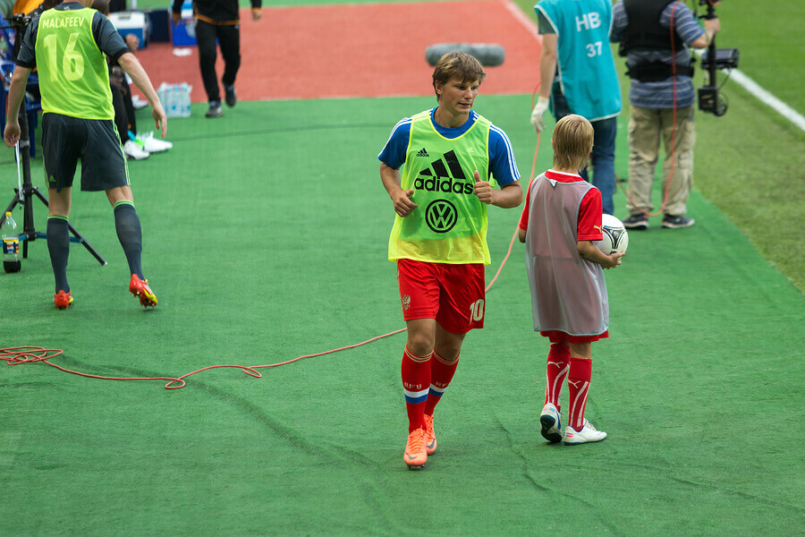 Andrei Arshavin prepares to enter football match.