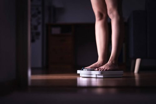 A person standing on a scale to support the text describing orthorexia.
