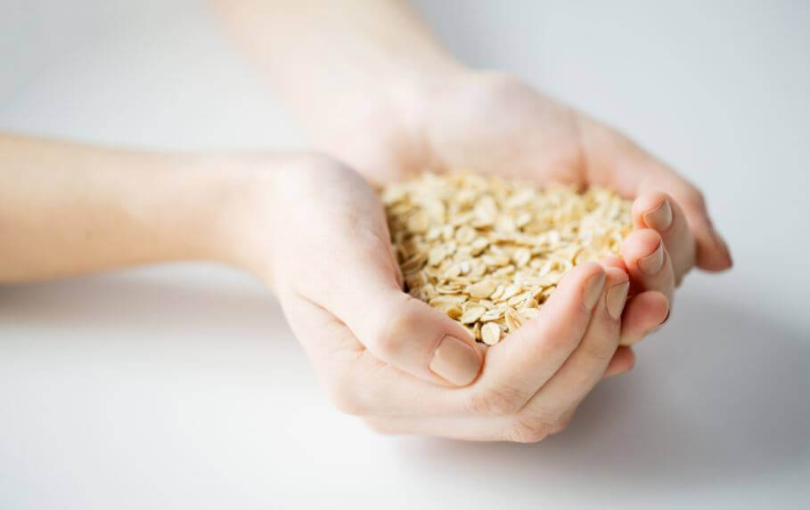 The benefits of oatmeal make it an ideal ingredient for breakfast.