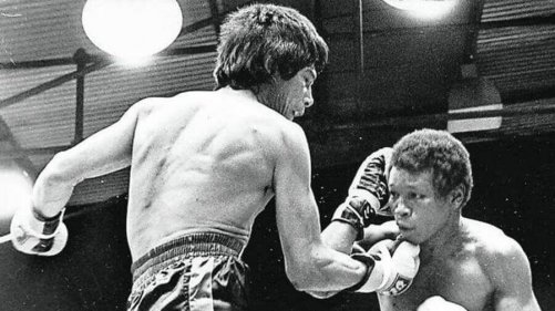 Carlos monzon one of the best argentinian athletes hitting an opponent.