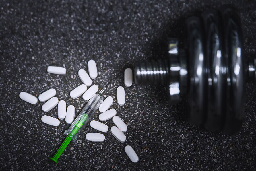Pills and dumbbell, the relationship between drugs and sport.