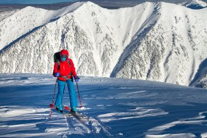 A person getting ready to ski.