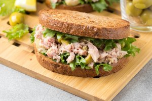 What Should Players Eat Before a Soccer Match?