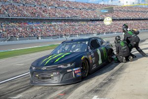 A pit crew assisting a car.