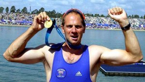Steve Redgrave holding an Olympic gold medal.