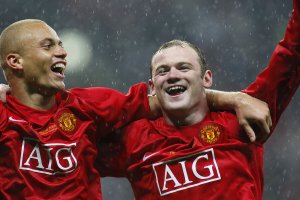 Wayne Rooney played on Manchester United.