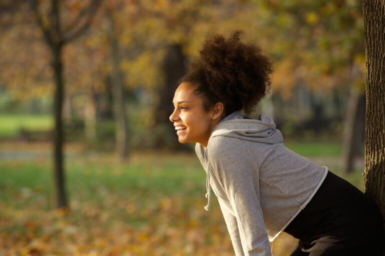 A female athlete thinking about the employment relationship that applies to her