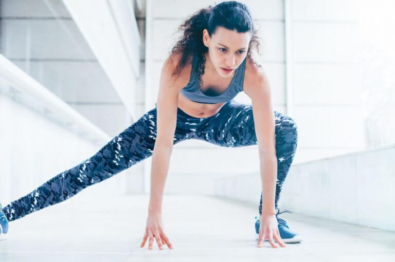 A woman doing HIIT to minimize the symptoms of polycystic ovary syndrome