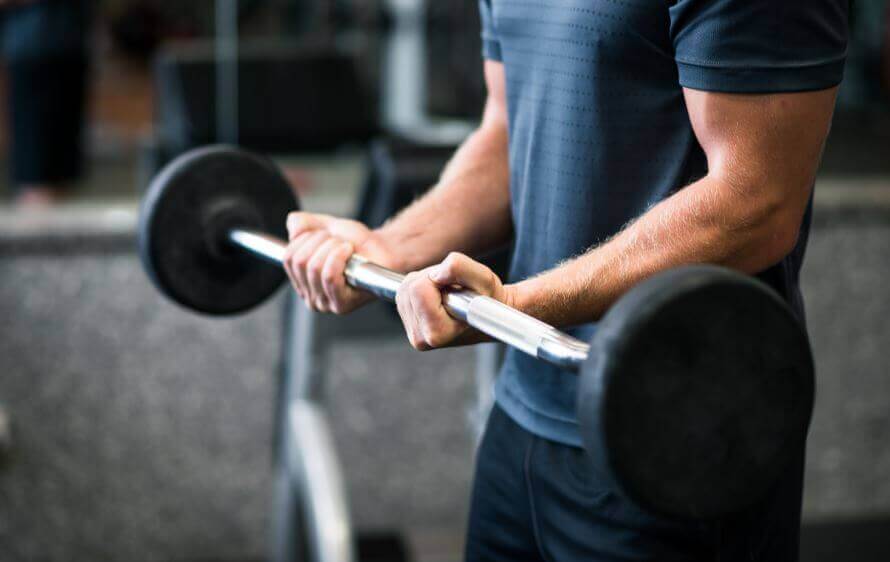 A man llifting weights.