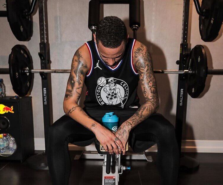 Neymar sitting on a bench from his home gym to show how elithe athletes train during quarantine