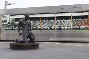 A statue of Thierry Henry.