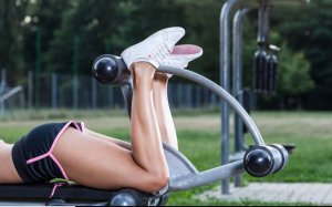 A woman exercising her legs in the gym.