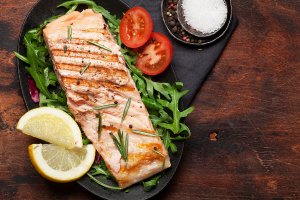 Salmon salad with lemon.