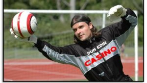 Lutz Pfannenstiel making a save.