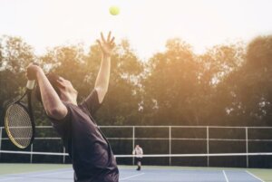 Tennis player concentrating