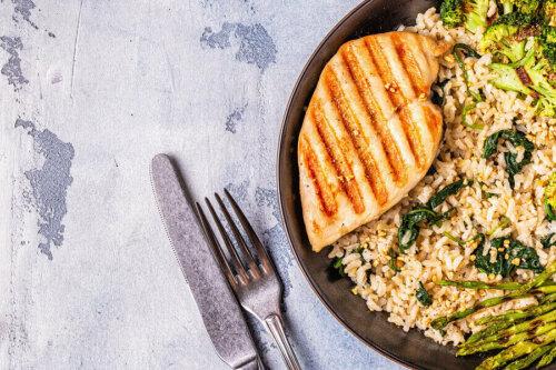 Brown rice with grilled chicken breast.