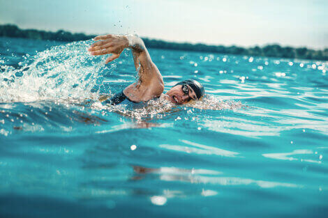 Swimmer trying to complete the Oceans Seven challenge