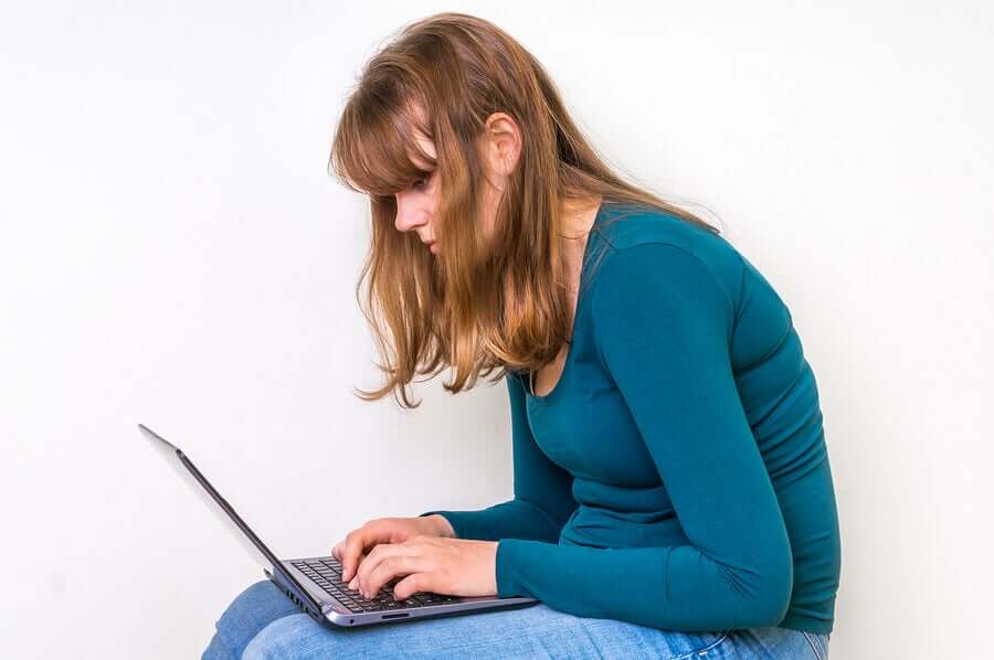Thoracic Hyperkyphosis: Improve Your Posture