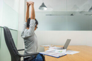 Joint mobility exercises to stretch your back.