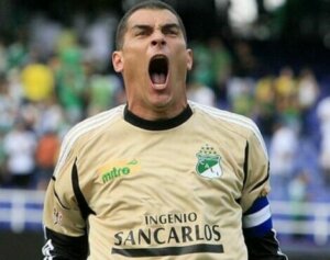 Faryd Mondragon, one of the soccer players with the longest careers.