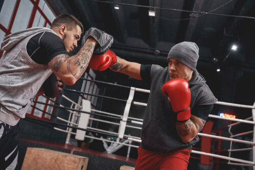 Two men boxing.