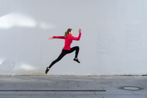 A woman speed training.