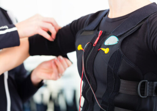 A woman with an electrofitness vest.
